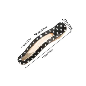 Haarclip met polkadots met afmetingen voor lengte, breedte en nettogewicht in de foto