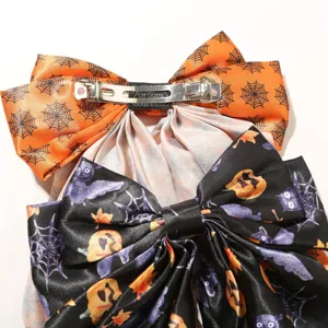 Vista trasera detallada de lazos de Halloween con patrones de calabaza y telaraña