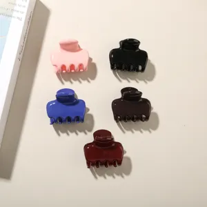 Juego de cinco mini pinzas para el cabello de estilo coreano retro para varios peinados.