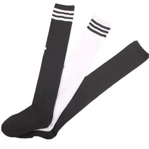 Chaussettes hautes rayées classiques au-dessus du genou pour femmes, longues et confortables.