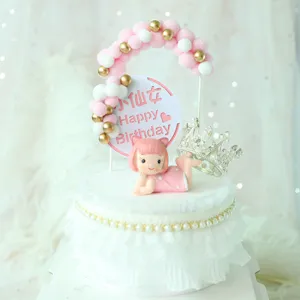Set taartdecoratie met roze pompon boog en 'Happy Birthday' bordje met feeënfiguur
