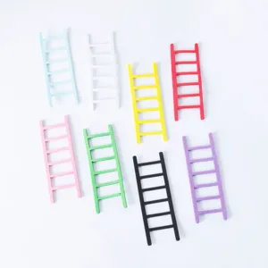 Set di otto mini scale decorative colorate per versatili decorazioni di torte di compleanno