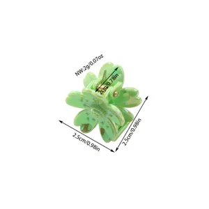 Detailweergave van een 2,5 cm mini bloemenhaarklem met specifieke afmetingen en gewicht