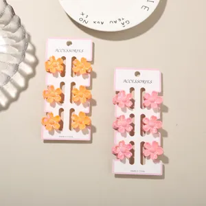 Detailweergave van set van 6 mini-bloemhaarklemmen van 2,5 cm in snoepkleuren op kaart