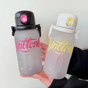 Botella de agua esmerilada de gran capacidad con pajita para deportes al aire libre