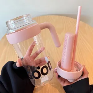 Detailansicht der großen rosa Trinkflasche mit Teesieb und handlichem Griff
