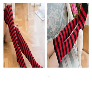 Detailansicht rot-schwarz gestreifter Kniestruempfe, ideal fuer den taeglichen Look.