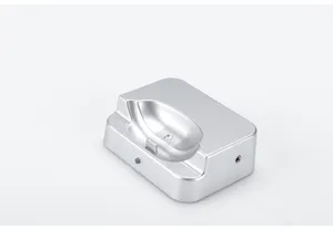 Station de charge argentée pour thermomètre à viande sans fil, base électronique compacte.
