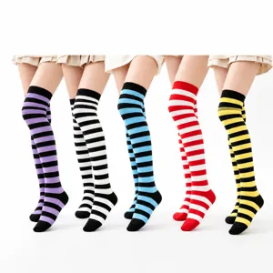 Niedliche gestreifte Overknee Socken für Damen Japanische lange Cosplay Strümpfe