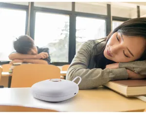 Réveil vibrant rechargeable compact à affichage LED silencieux, idéal pour les dortoirs.