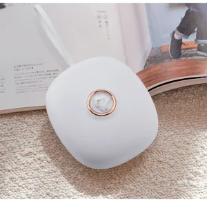 Réveil rechargeable portable avec design de chat mignon, vibration silencieuse et cordon.