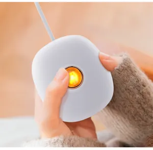 Vue détaillée du réveil vibrant rechargeable mignon, horloge numérique silencieuse pour dortoir.