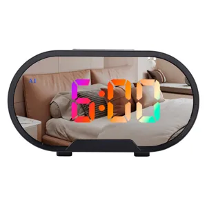 Moderne horloge numérique LED miroir ovale avec affichage coloré, élégante horloge de bureau.