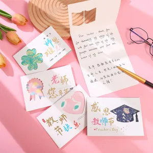Vue détaillée des cartes fête des professeurs avec messages écrits et fleurs