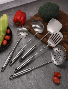 Detailansicht von Küchenhelfer-Set aus Edelstahl 304 mit Pfannenwendern und Kellen