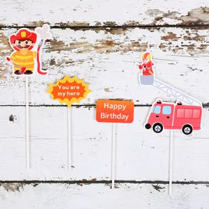 Decorazioni per torta a tema vigili del fuoco e camion con scritta "Happy Birthday".