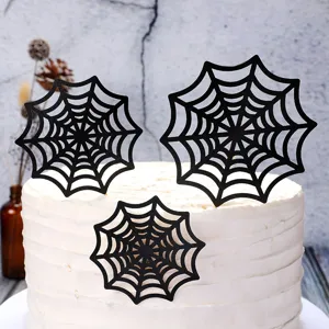 Tre decorazioni per torta a ragnatela nera glitterata per feste spettrali di Halloween.