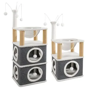 Arbre à chat carré multicouche avec capsule transparente, poteaux en sisal et jouets en peluche.