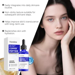 Dettaglio del siero viso con peptidi di rame 1% VIARELINE per idratazione e cura quotidiana.