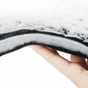 Winter warm self-heating pet sleeping mat with 4-layer structure designed for cats and dogs.
