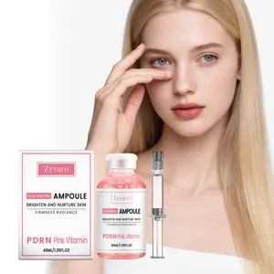 Dettaglio dell'ampolla schiarente Zyvarn con bottiglia di siero rosa e modello biondo.