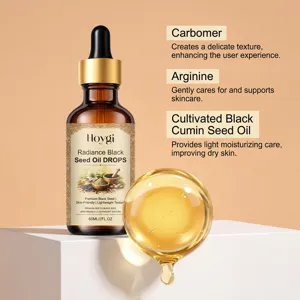 Detail opname van het druppelflesje met producttextuur, ingrediënten en huidverzorgingsdetails.