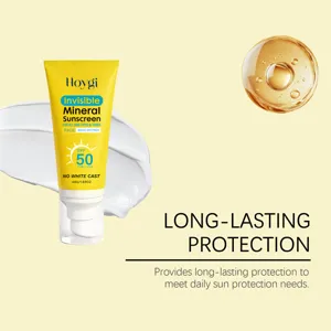 Detailansicht der HOYGI Mineral Sonnencreme, welche die leichte Textur und den LSF 50 Schutz zeigt.