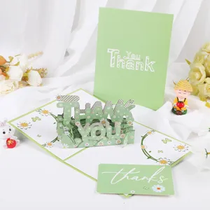 Tarjeta de agradecimiento desplegable 3D con sobre floral verde para hermosos regalos.