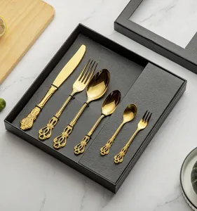 Set di posate vintage in acciaio inossidabile sbalzato oro con manici traforati