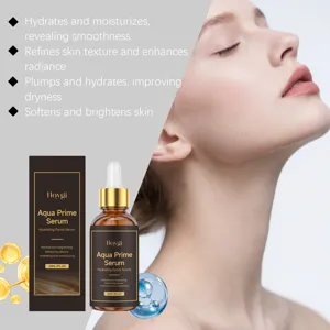 Primo piano del flacone di siero viso Hoygi con benefici idratanti e modella skincare.