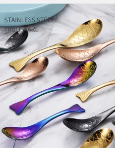 Detailansicht der fischförmigen Edelstahllöffel 304 in verschiedenen Metallicfarben
