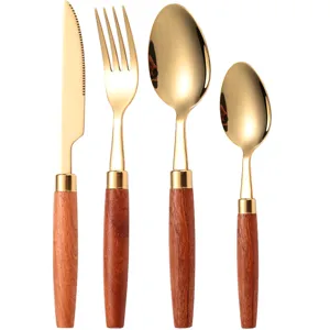 Japanisches 4-teiliges Besteckset mit Sapele-Holzgriffen und goldfarbenem Edelstahl.