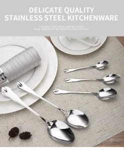 Cucharas de acero inoxidable pulido de varios tamaños para cocina y mesa de comedor