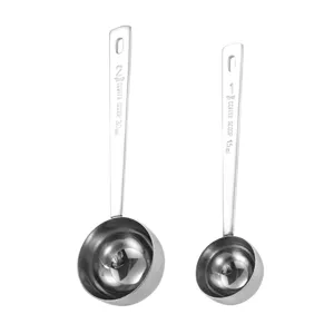 Coppia di misurini in acciaio inox da 15ml e 30ml con foro per appenderli comodamente