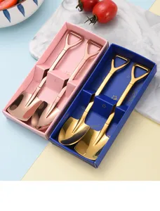 Kreatives Schaufel-Löffel-Set aus 304 Edelstahl in rosa und blauen Geschenkboxen.