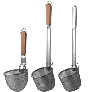 Set aus drei feinen Nudelsieben aus Edelstahl mit langen Holz- und Metallgriffen