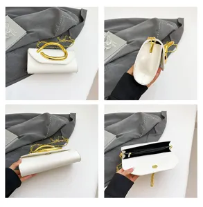 Detailansichten einer weißen Abendtasche mit skulpturalem Goldgriff und Kettenriemen.