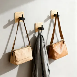 Set di ganci da parete in legno, appendiabiti minimalista moderno per ingresso e bagno.
