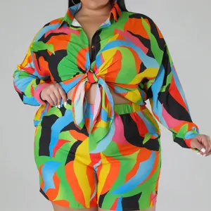 Completo casual due pezzi da donna con camicia a maniche lunghe e pantaloncini stampati