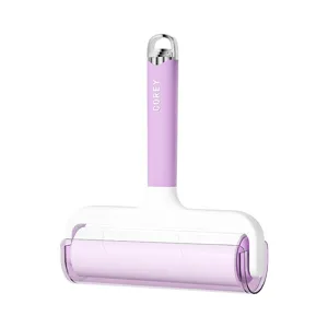 Brede pluisroller voor huisdieren met stofhoes en paarse handgreep voor kleding en bed.