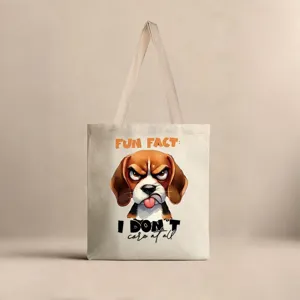 Primer plano de bolsa de lona con beagle gruñón y estampado de eslogan divertido.
