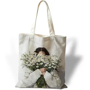 Dettaglio ravvicinato della stampa vintage pittura a olio ragazza su borsa tote in tela
