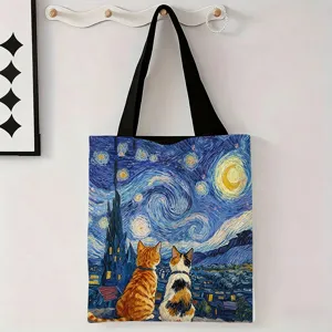 Detalle de una bolsa de lona colgada con estampado artístico de Noche Estrellada y gatos