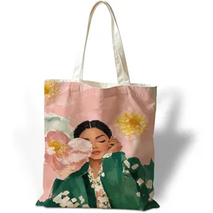 Dettaglio di un dipinto a olio vintage di ragazza su una grande borsa tote in tela
