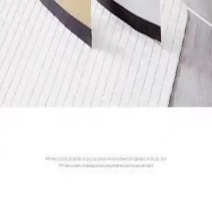 Produktdetailansicht zeigt die feine Textur und das Design des multifunktionalen Reinigungszubehörs.