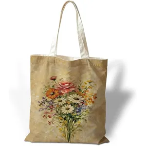 Primo piano della stampa a olio floreale vintage su una borsa shopping grande in tela