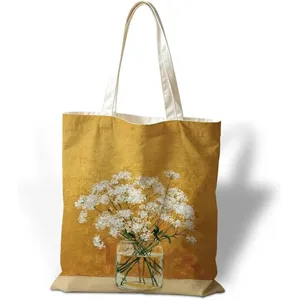 Vista frontale di una borsa shopper in tela con design vintage di pittura a olio floreale gialla