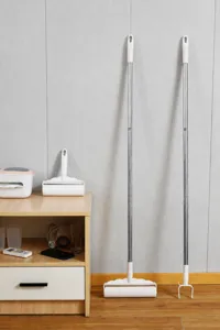 Long handle lint roller detail view, adjustable telescopic cleaning brush for home and clothes.