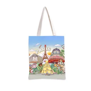 Primer plano de bolsa de lona con estampado de arquitectura urbana retro de París
