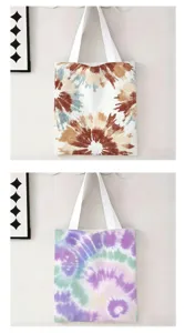 Vue détaillée de deux sacs en toile tie-dye aux motifs terreux et violet-vert